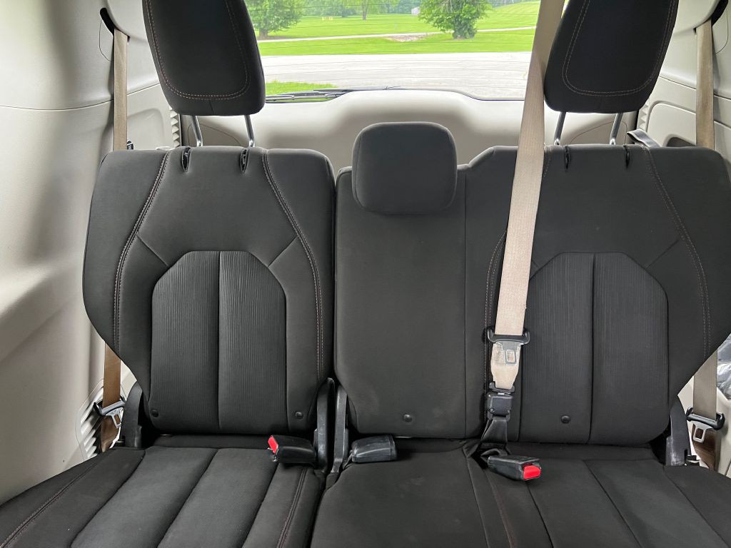 2017 Chrysler Pacifica Image 8