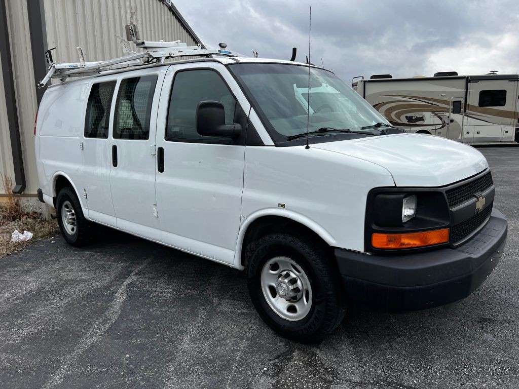 2015 Chevrolet Express Image 2