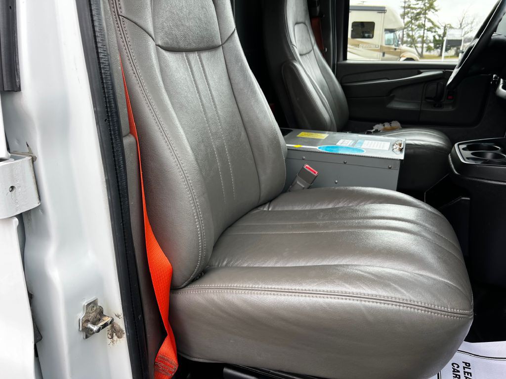 2015 Chevrolet Express Image 5