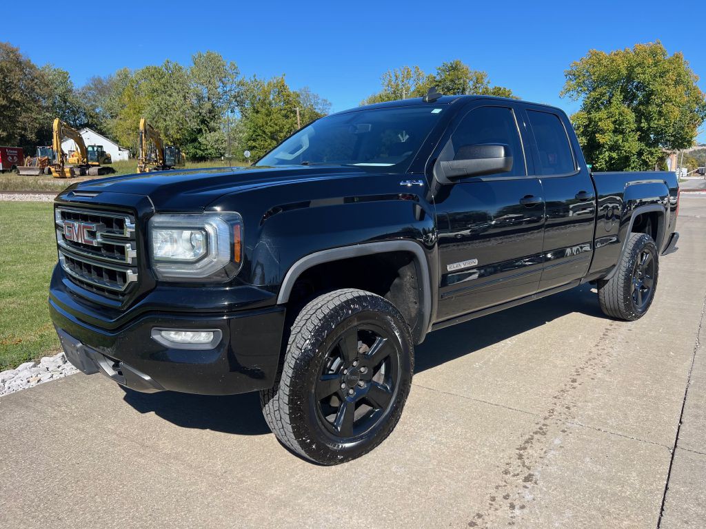 2017 GMC Sierra Image 2