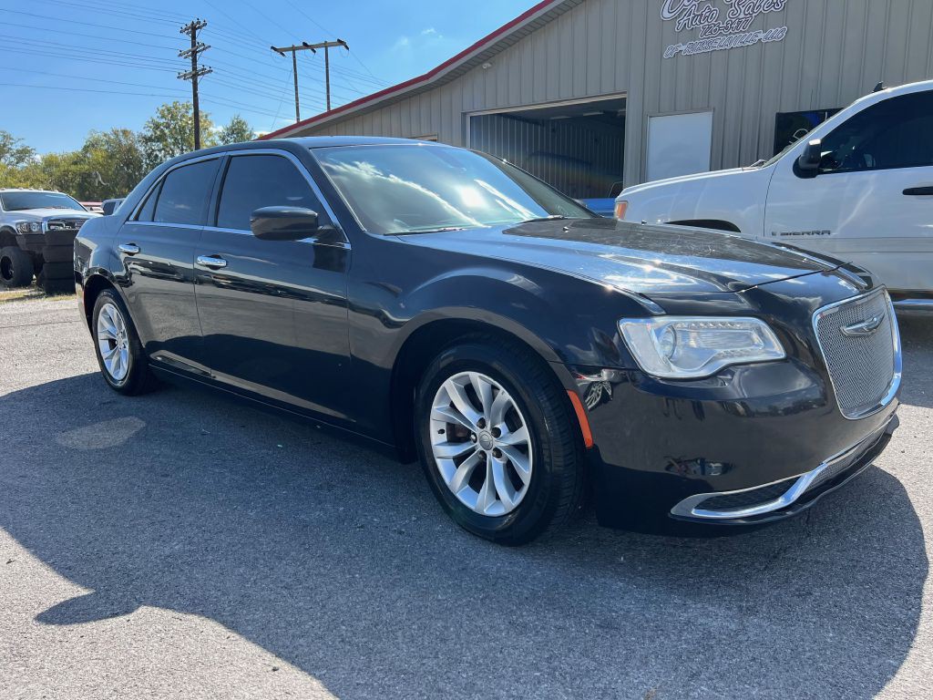 2015 Chrysler 300 Image 2