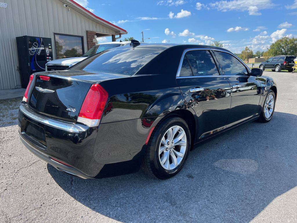 2015 Chrysler 300 Image 3