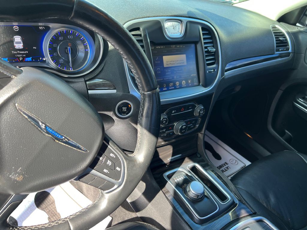 2015 Chrysler 300 Image 6