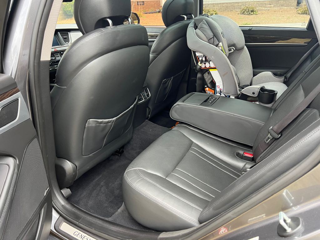 2015 Hyundai Genesis Image 5