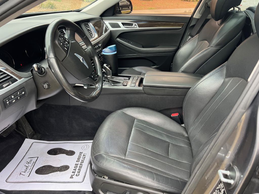 2015 Hyundai Genesis Image 6