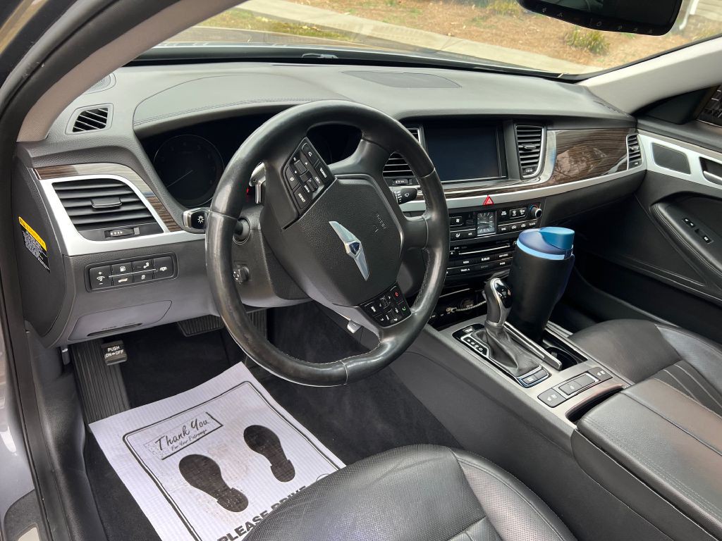 2015 Hyundai Genesis Image 8