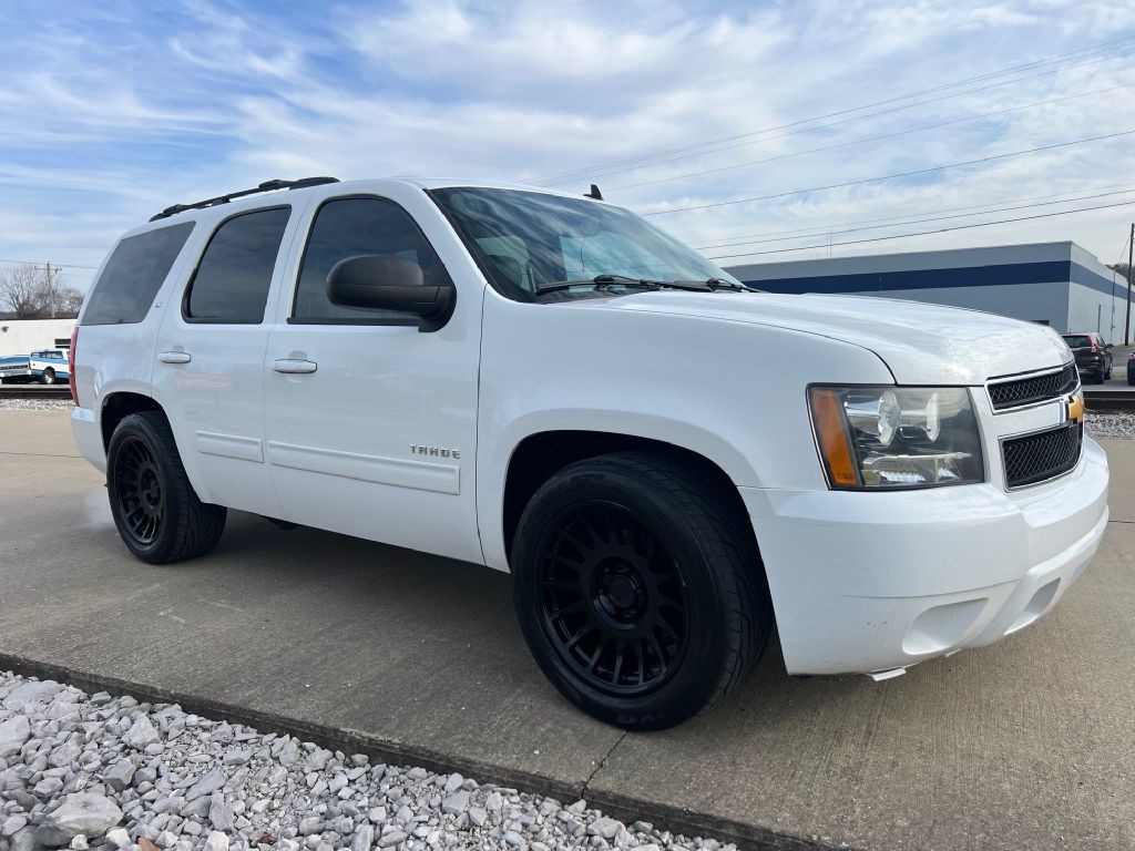 2014 Chevrolet Tahoe Image 2