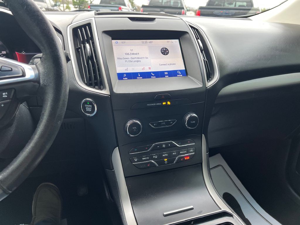 2020 Ford Edge Image 8