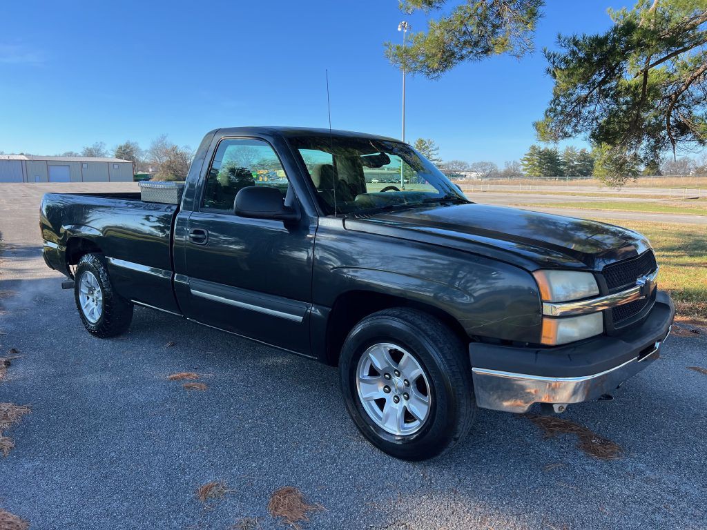 2004 Chevrolet Silverado 1500 Image 2