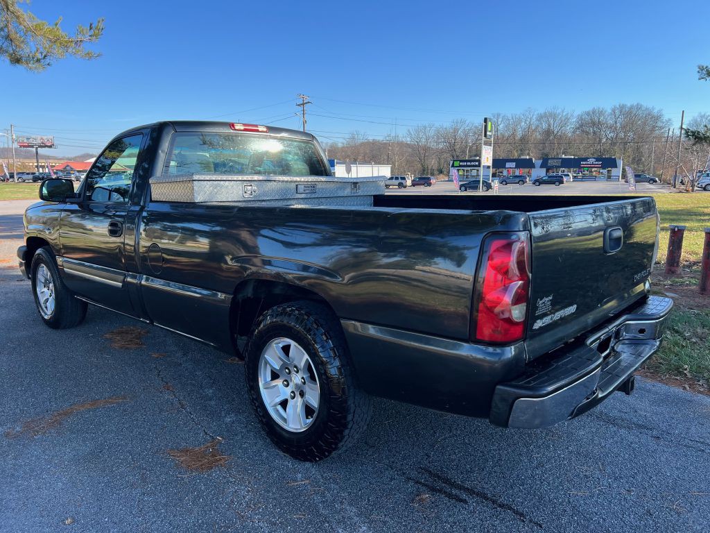 2004 Chevrolet Silverado 1500 Image 4