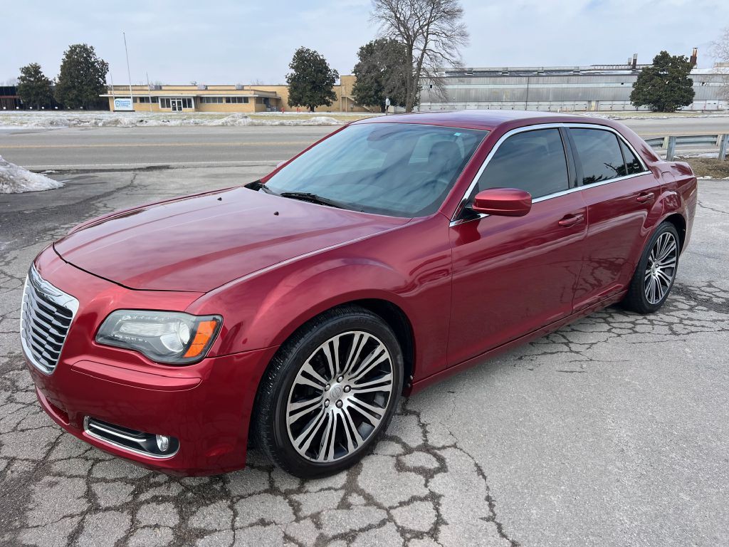 2013 Chrysler 300 Image 1
