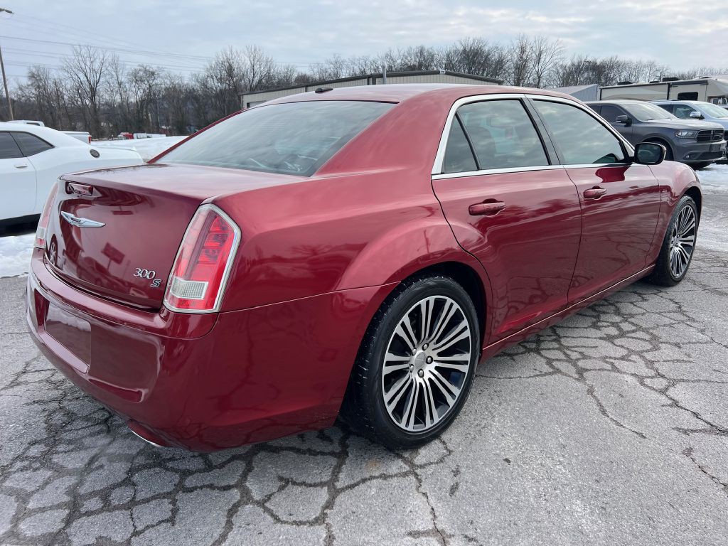 2013 Chrysler 300 Image 3