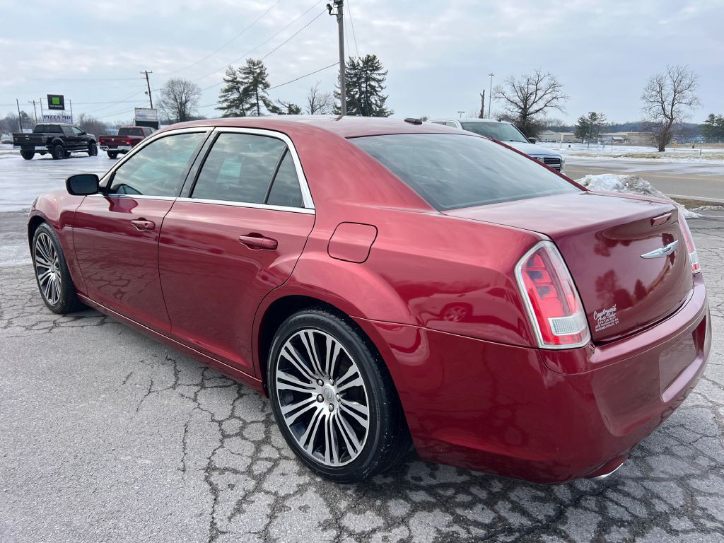 2013 Chrysler 300 Image 4