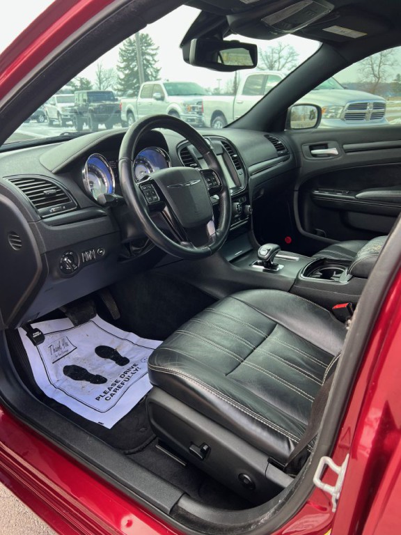 2013 Chrysler 300 Image 5