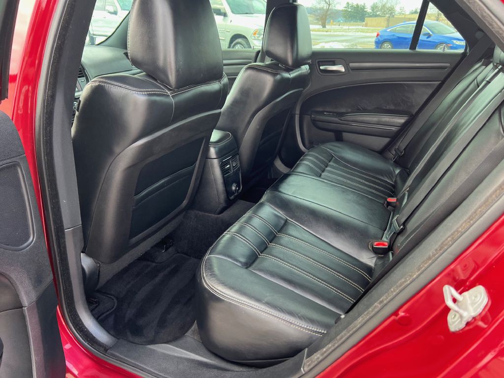 2013 Chrysler 300 Image 6