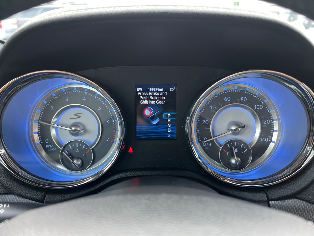 2013 Chrysler 300 Image 9