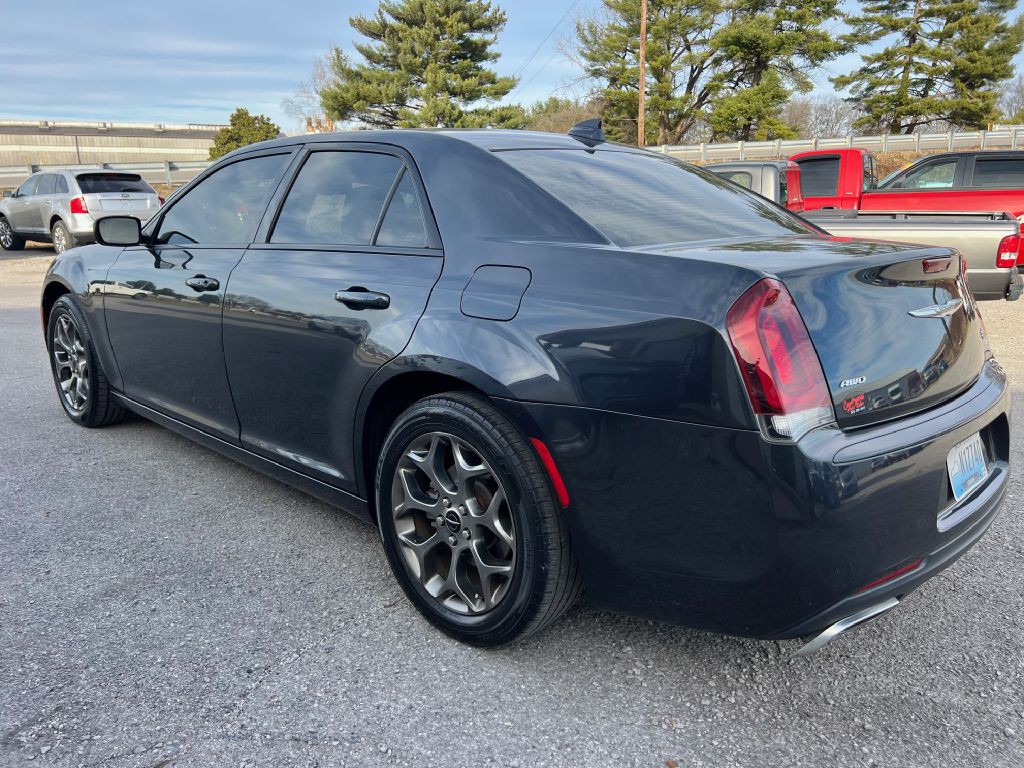 2016 Chrysler 300 Image 4