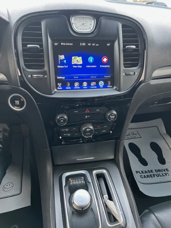 2016 Chrysler 300 Image 7