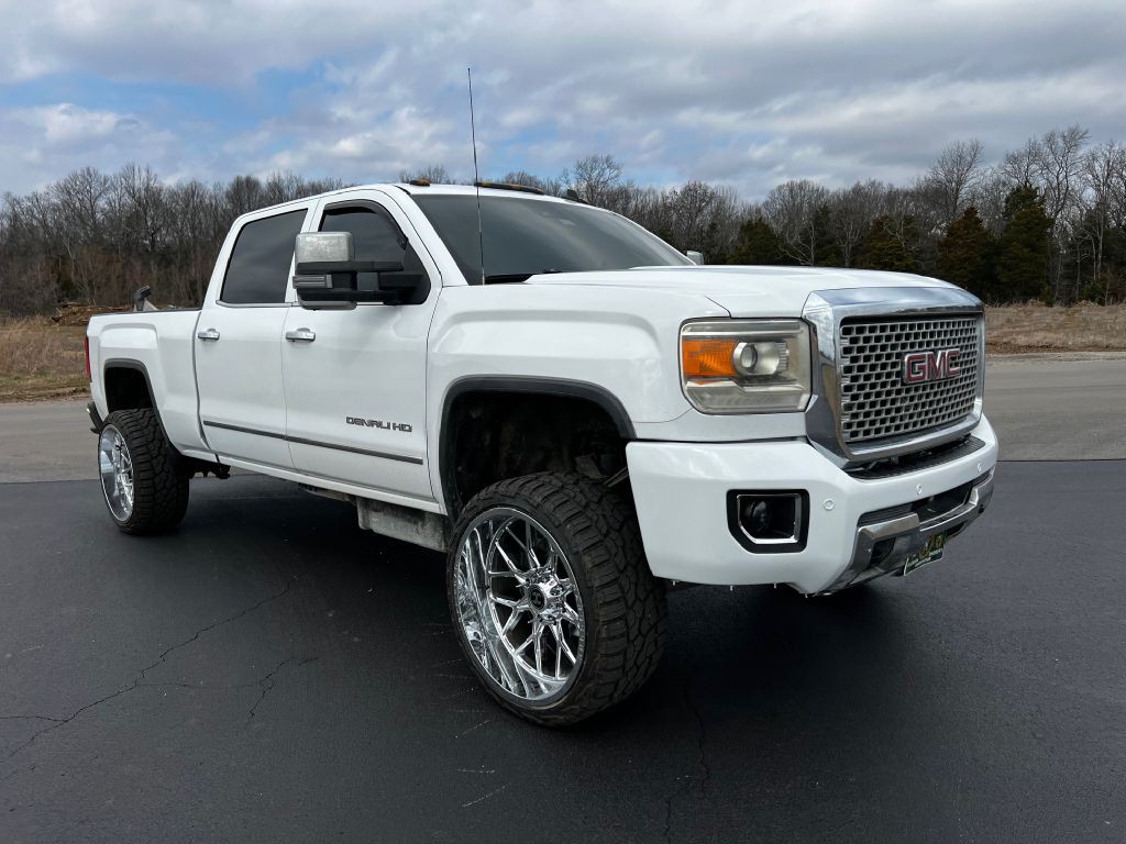 2015 GMC Sierra Image 1