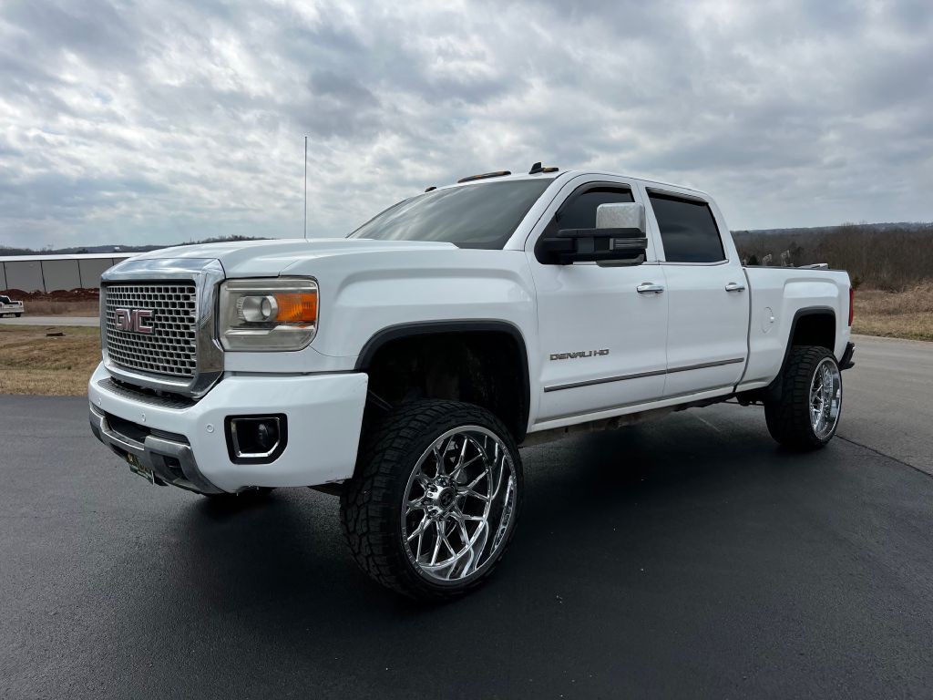 2015 GMC Sierra Image 2