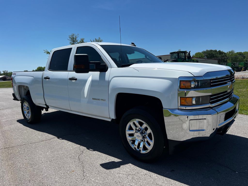 2017 Chevrolet Silverado 1500 Image 2