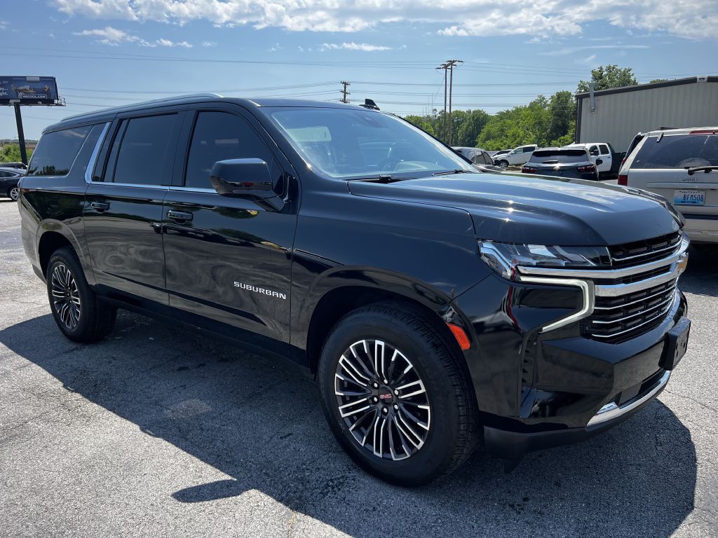 2021 Chevrolet Suburban Image 2