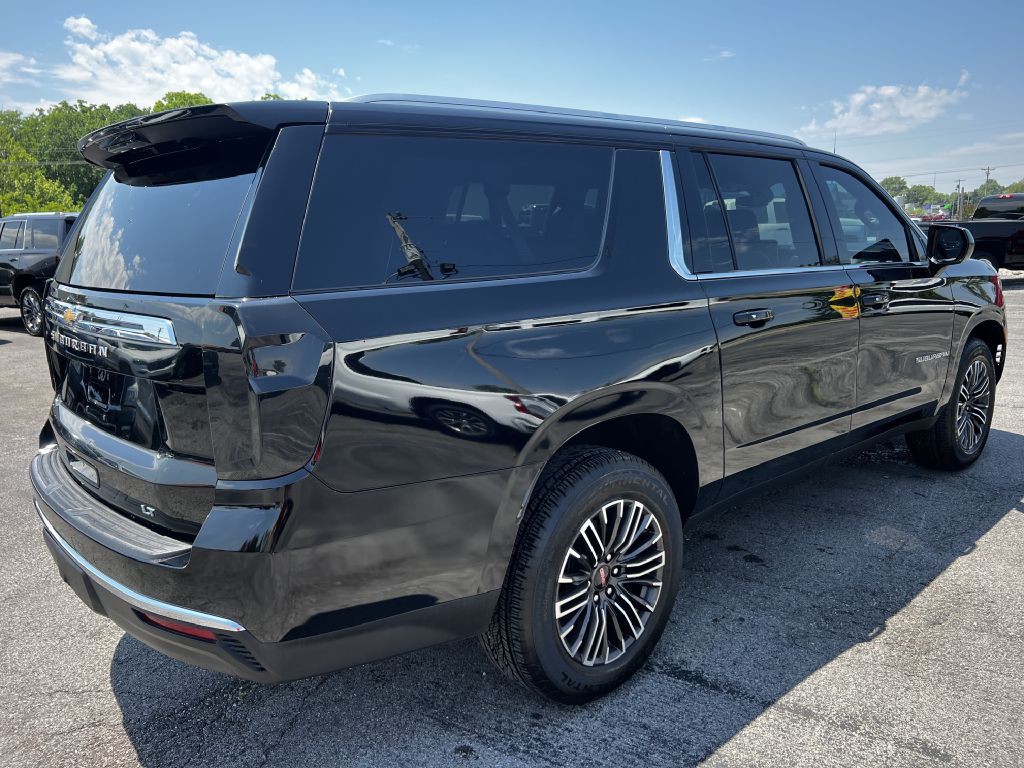 2021 Chevrolet Suburban Image 3