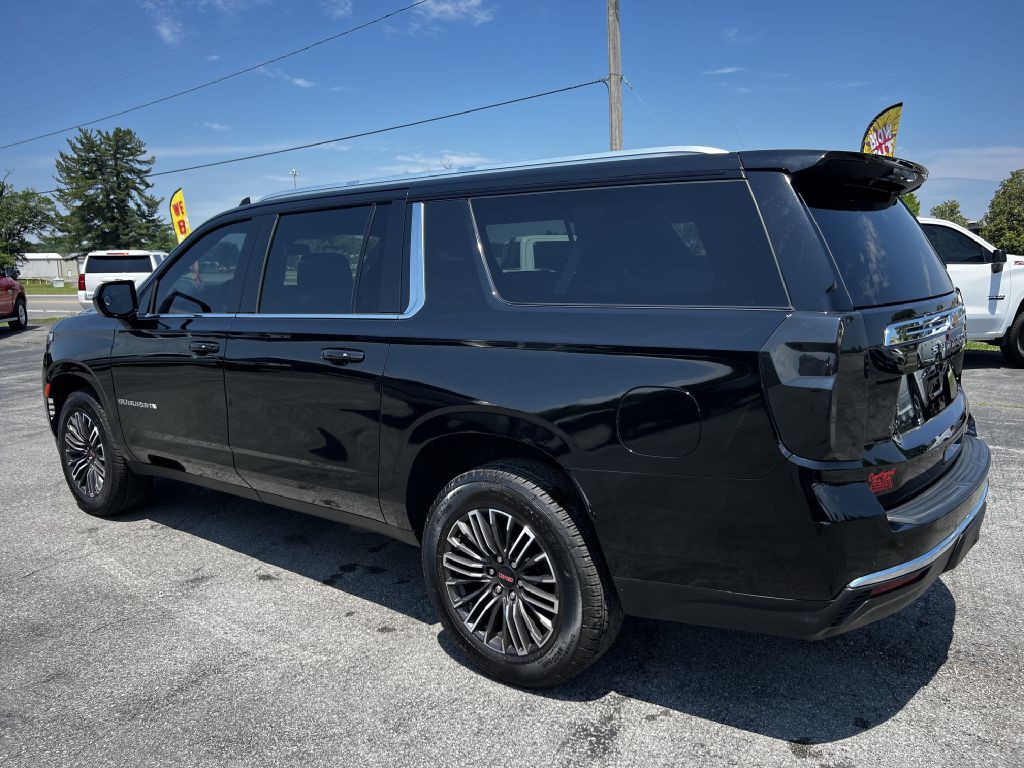 2021 Chevrolet Suburban Image 4