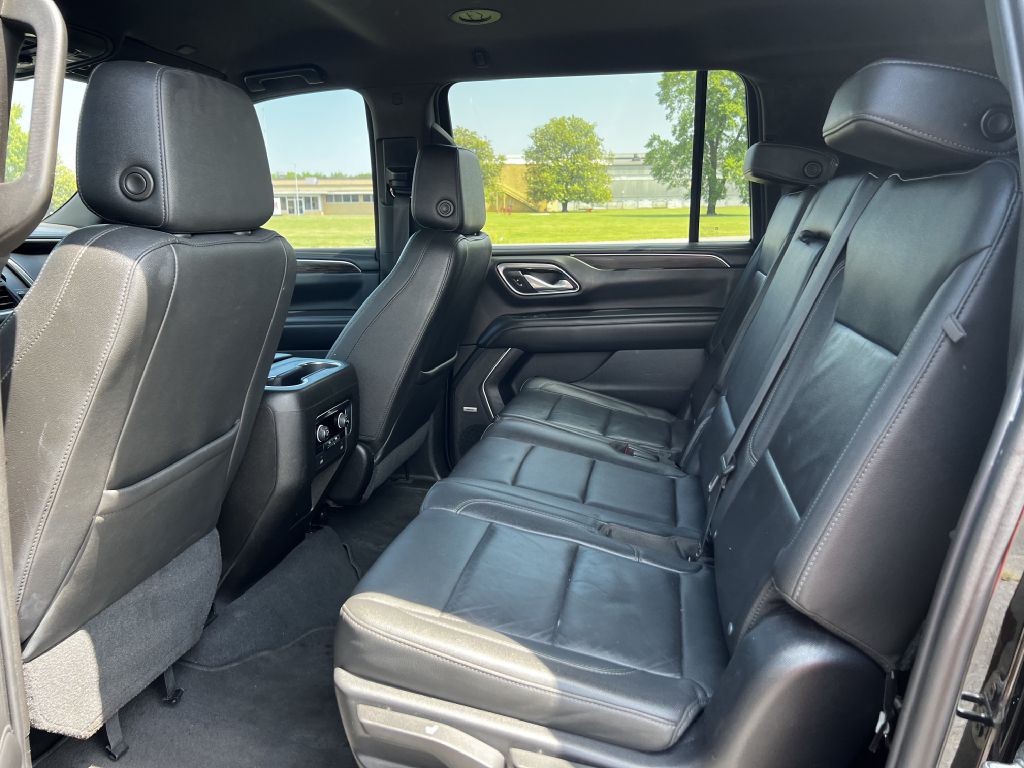 2021 Chevrolet Suburban Image 6