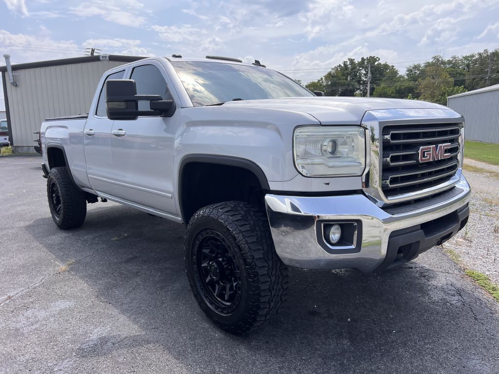 2015 GMC Sierra Image 2
