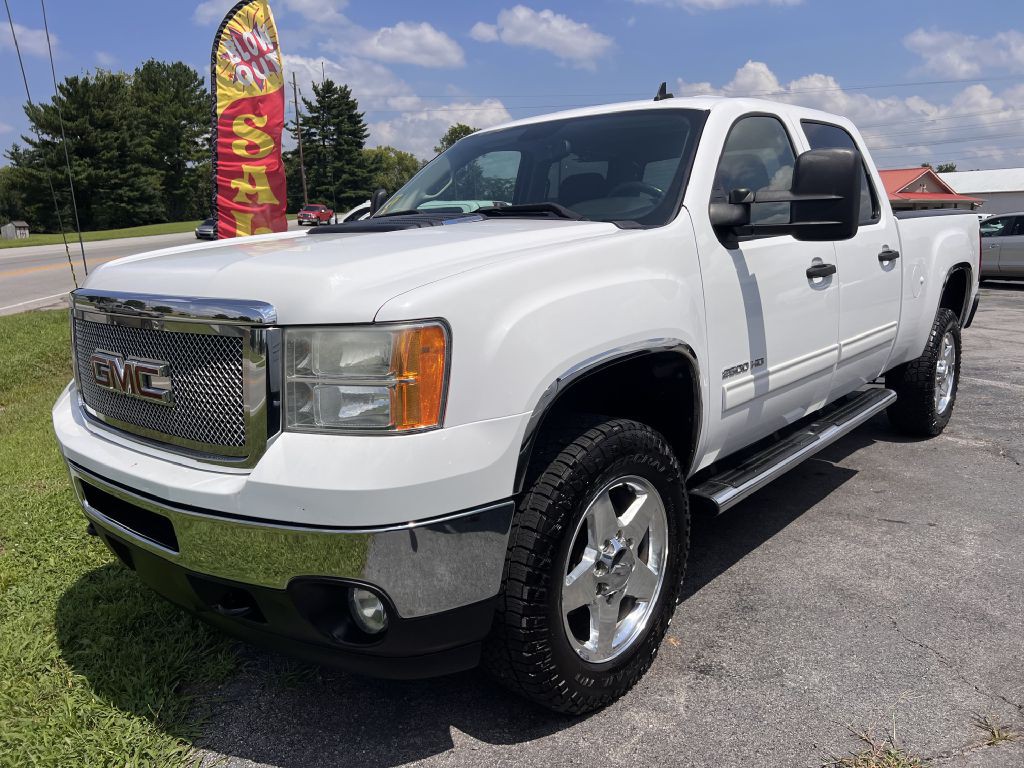 2011 GMC Sierra Image 2