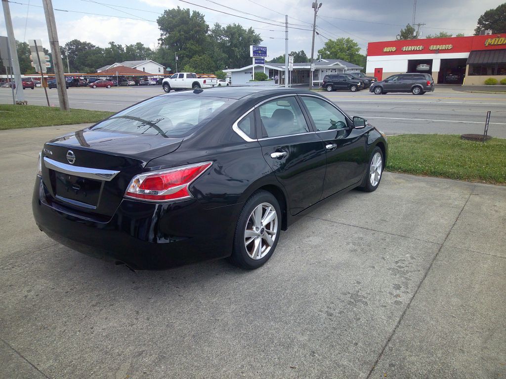 2015 Nissan Altima Image 9