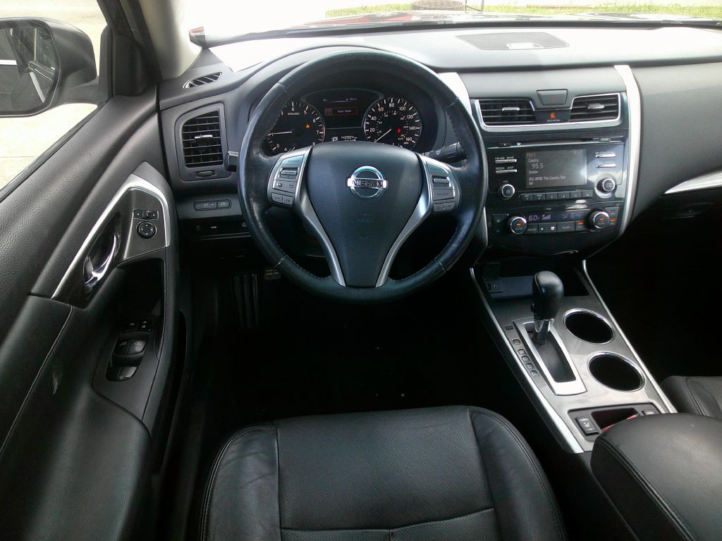 2015 Nissan Altima Image 17