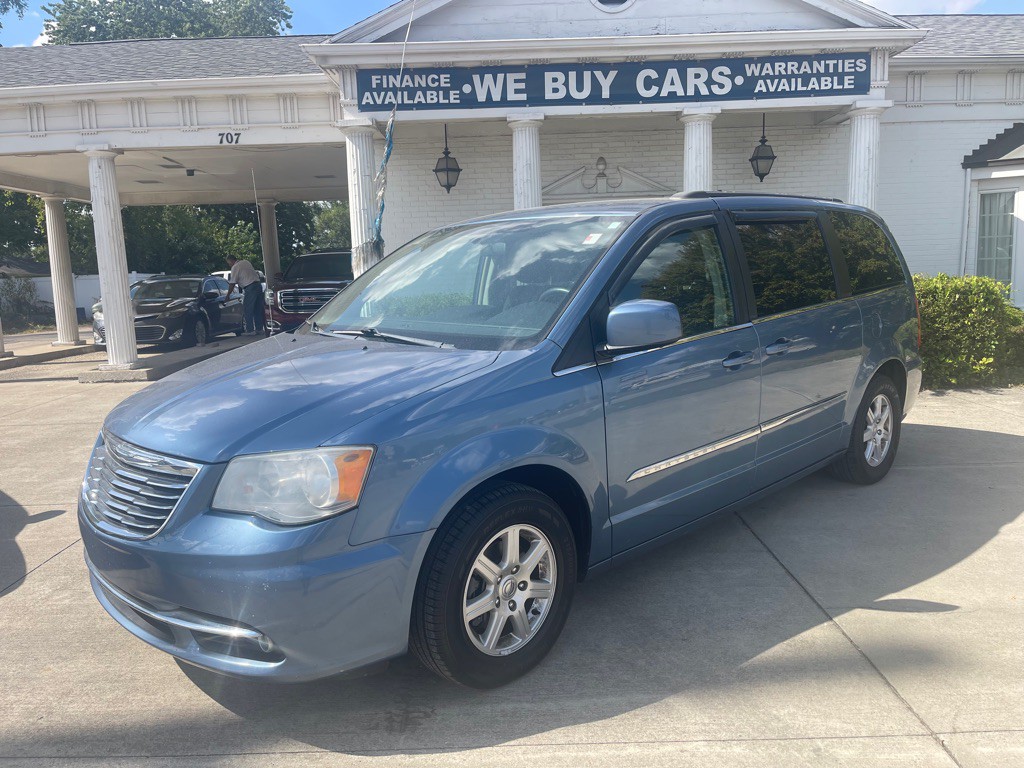 2011 Chrysler Town & Country Image 2