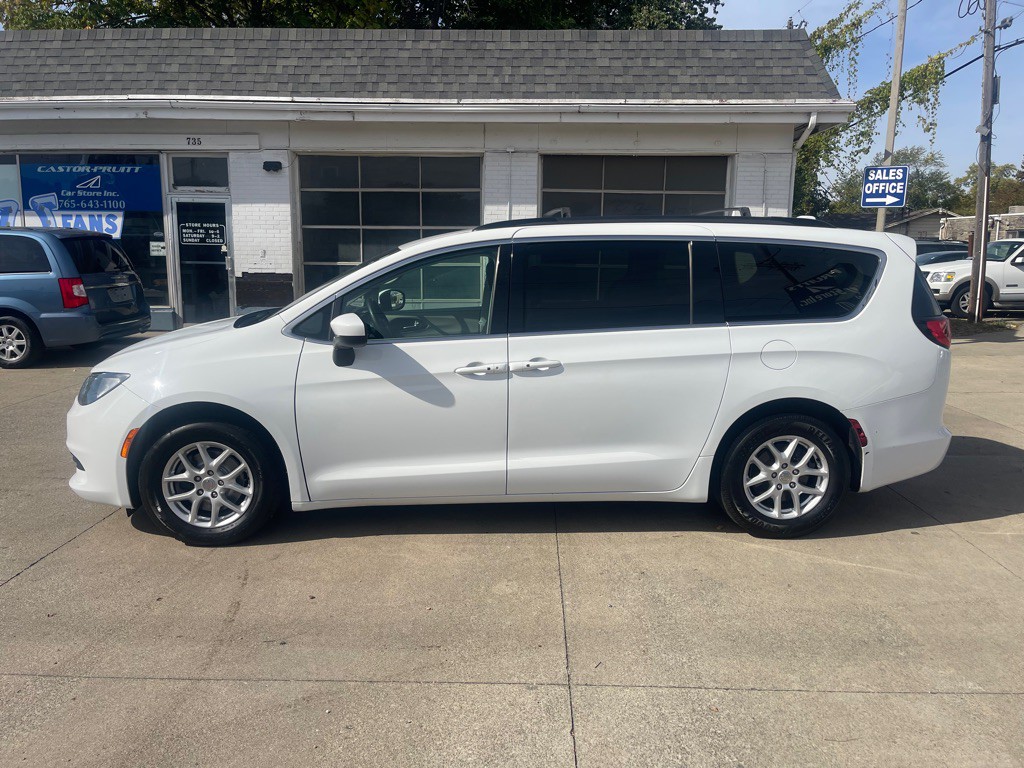 2020 Chrysler Voyager Image 4