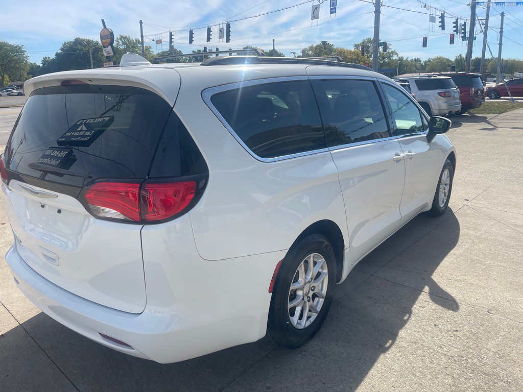 2020 Chrysler Voyager Image 7