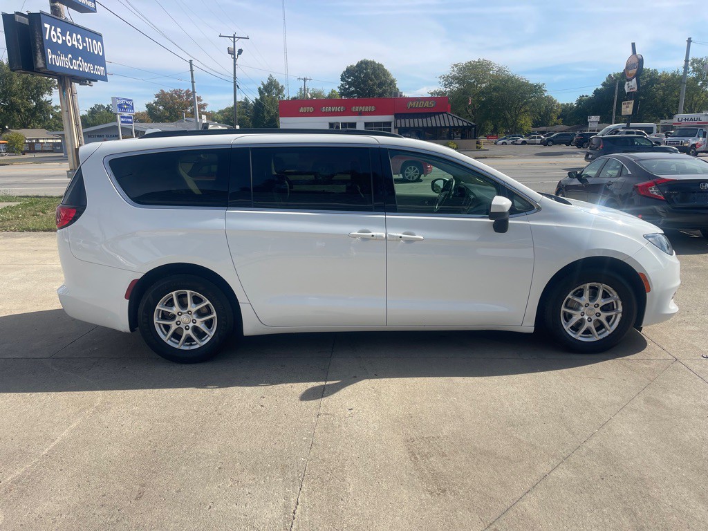 2020 Chrysler Voyager Image 8