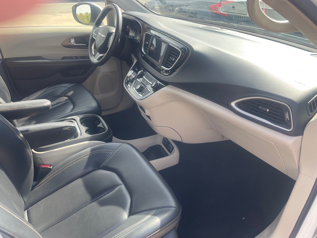 2020 Chrysler Voyager Image 9