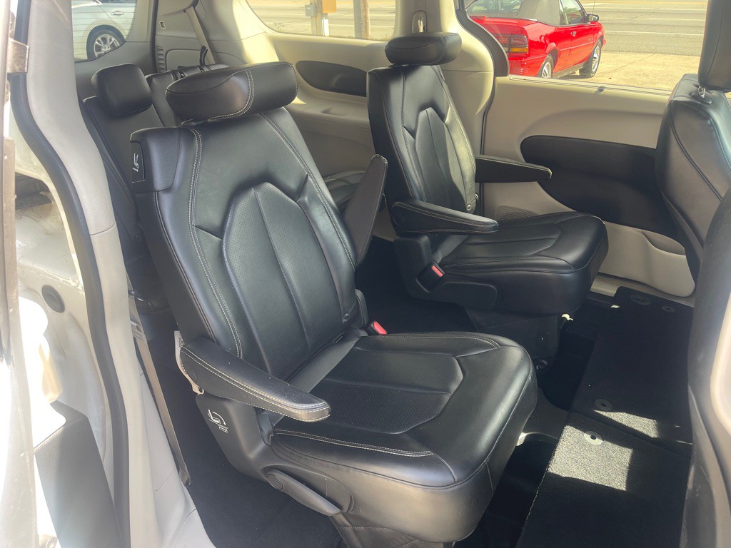 2020 Chrysler Voyager Image 11