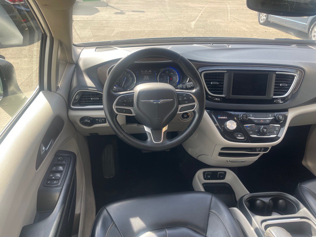 2020 Chrysler Voyager Image 15