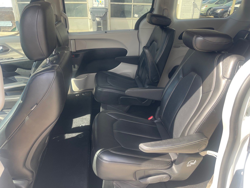 2020 Chrysler Voyager Image 16