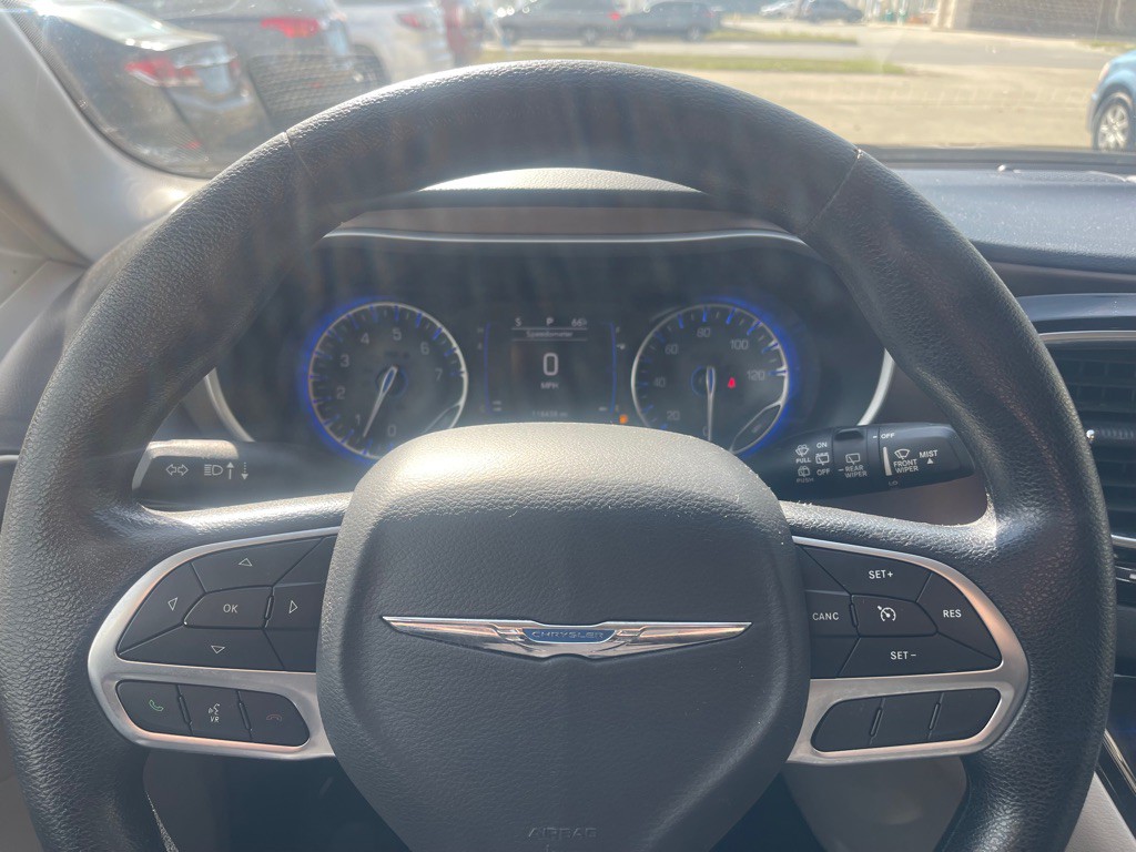 2020 Chrysler Voyager Image 25