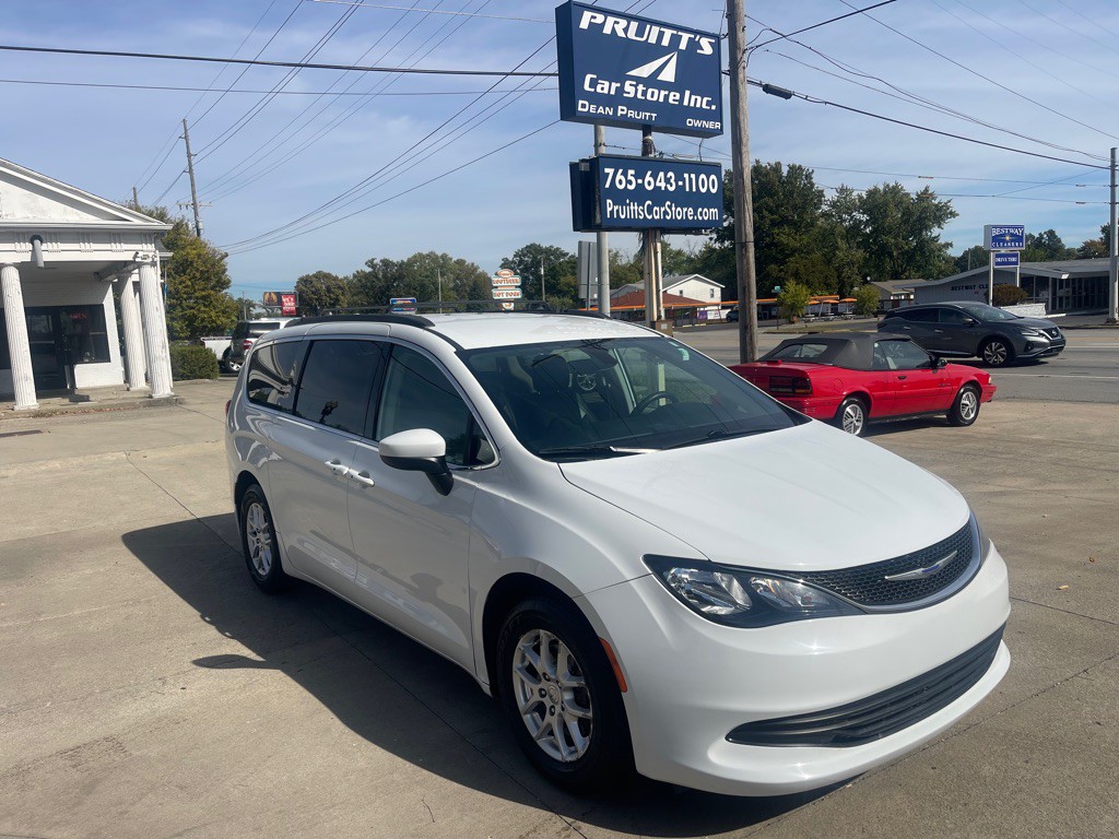 2020 Chrysler Voyager Image 3