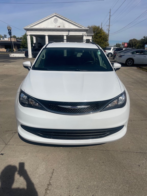 2020 Chrysler Voyager Image 4