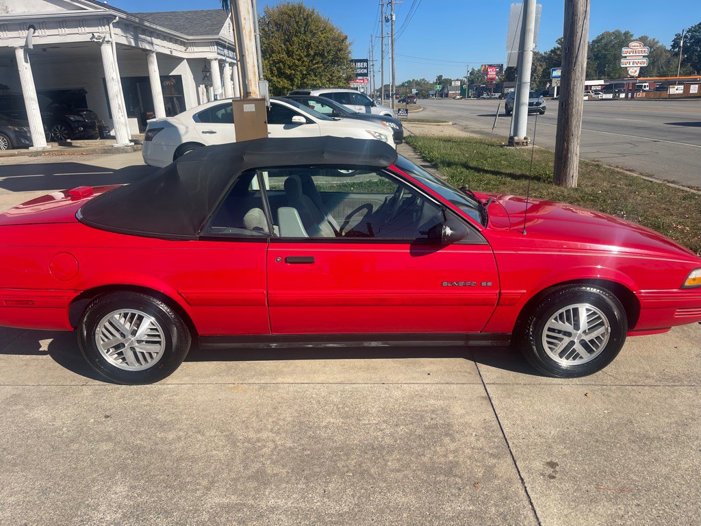 1993 Pontiac Sunbird Image 10