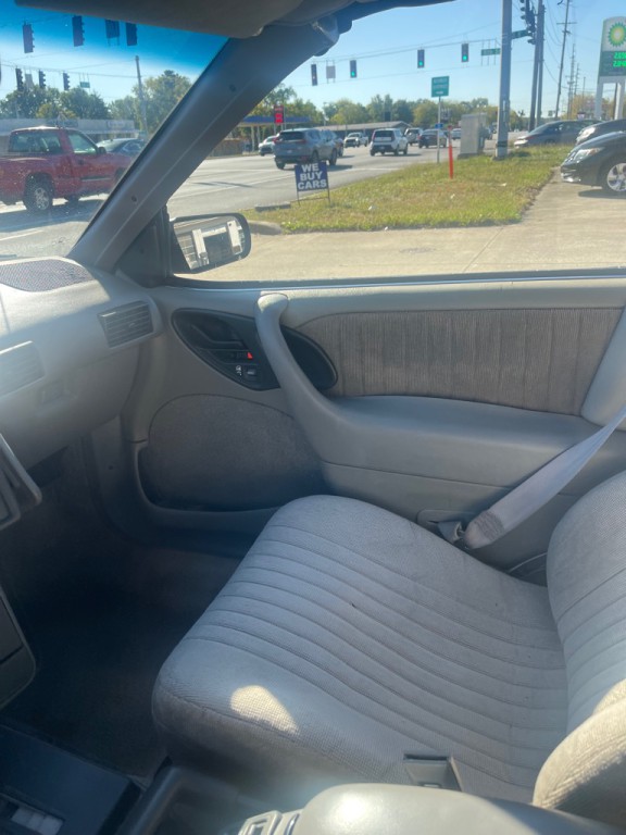 1993 Pontiac Sunbird Image 13