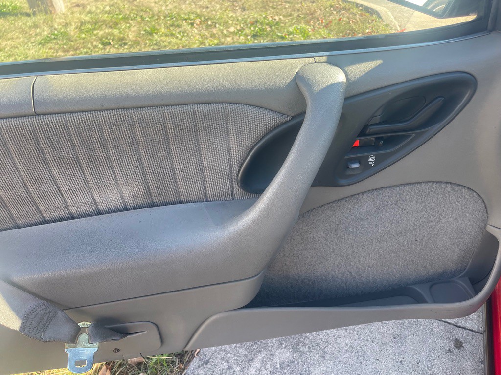 1993 Pontiac Sunbird Image 15