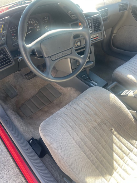 1993 Pontiac Sunbird Image 16