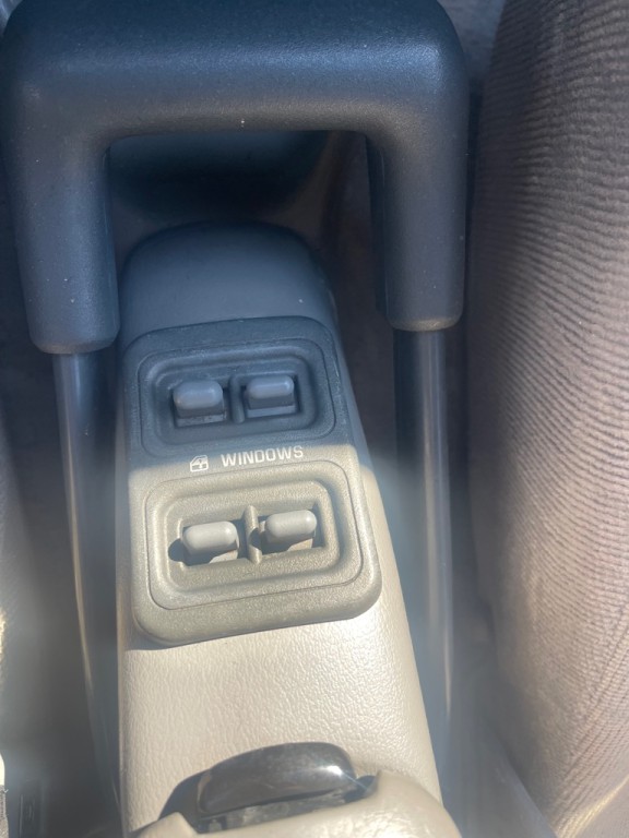 1993 Pontiac Sunbird Image 17