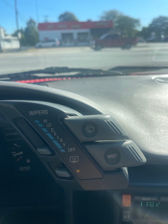 1993 Pontiac Sunbird Image 20